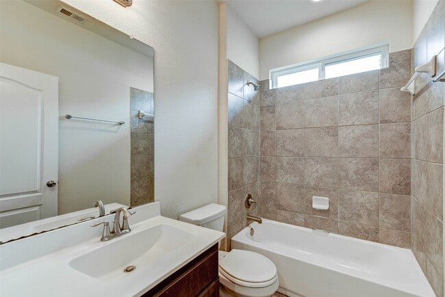 Building Photo - 84 Linnwood Dr