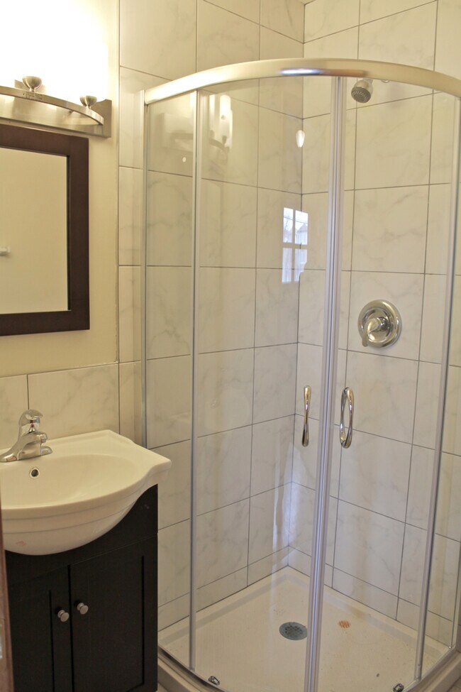 Building Photo - 7870 W Cahill Terrace