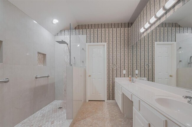 Building Photo - 9502 Willow Crossing Dr