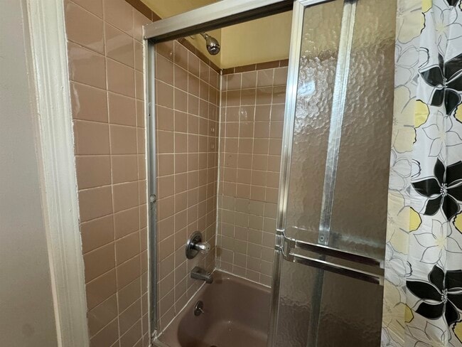 Building Photo - 90 Roosevelt Ave