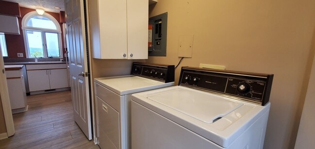 Building Photo - Lakefront End-Unit Condo with Crystal Lake...