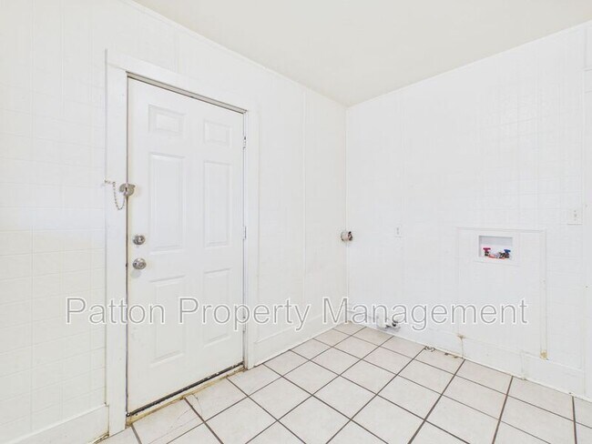 Building Photo - 612 SW 17th Ave