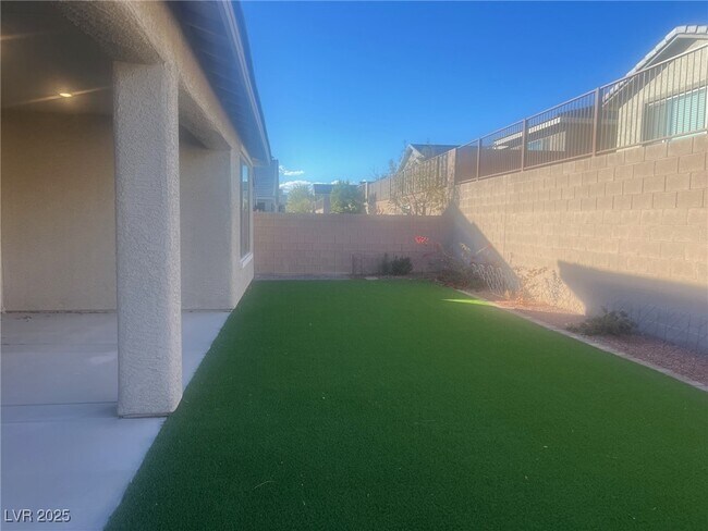 Building Photo - 2110 Millergrove Ave