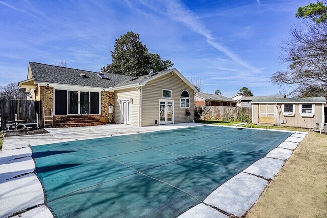 Building Photo - 130 Heather Dr