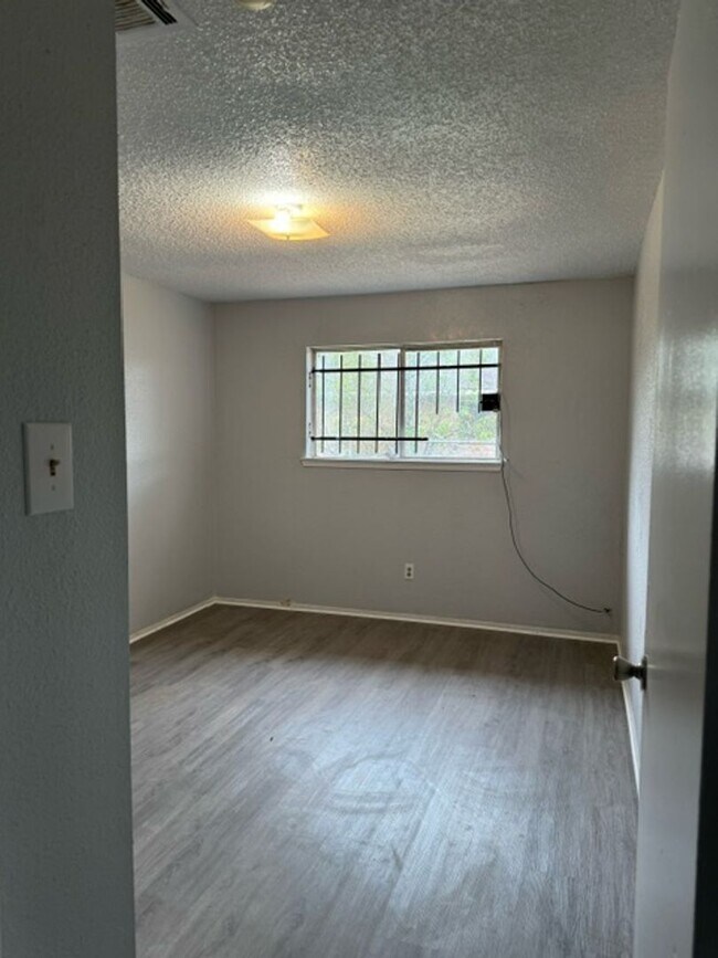Building Photo - 12814 Greenshire Dr
