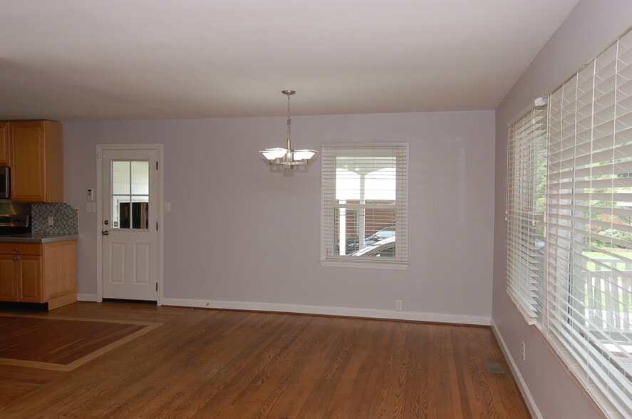 Building Photo - 3105 Brentwood Rd