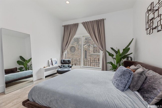 Building Photo - 1620 Broadway