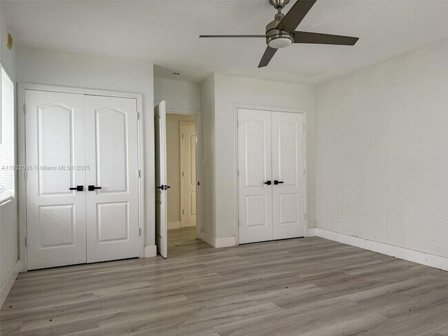 Building Photo - 10190 E Bay Harbor Dr