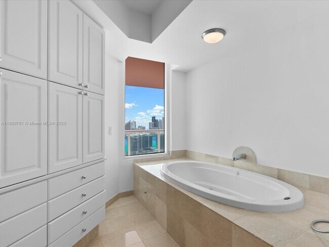 Building Photo - 3370 Hidden Bay Dr
