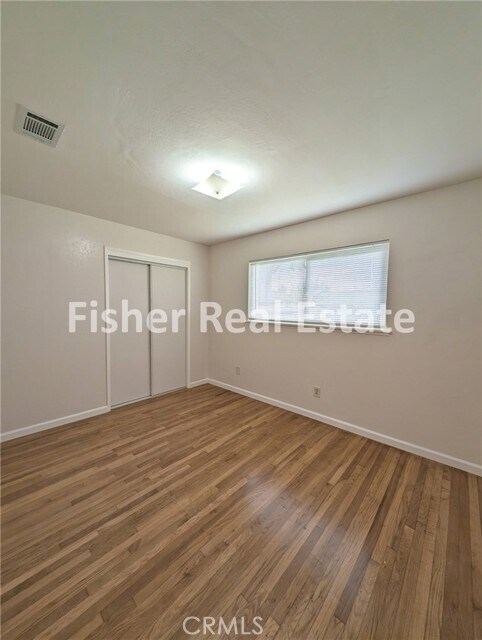 Building Photo - 877 Pearl Dr