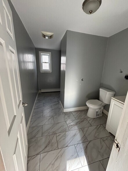 Building Photo - 53 Brook St