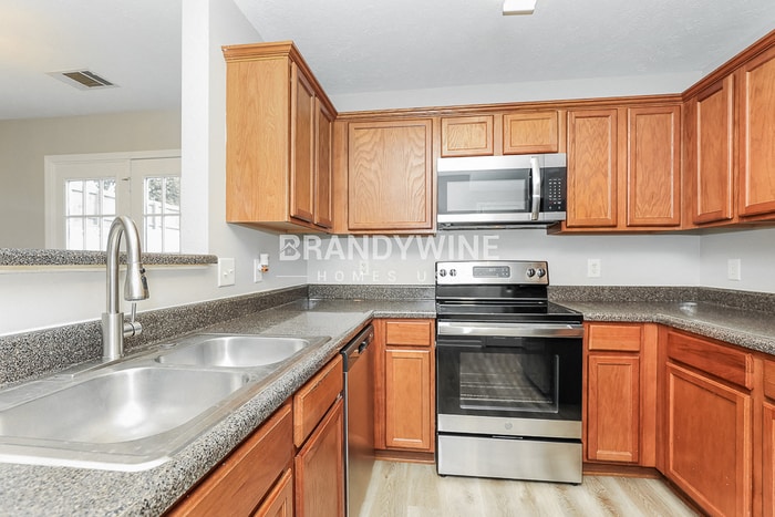 Building Photo - 701 Holland Ridge Dr