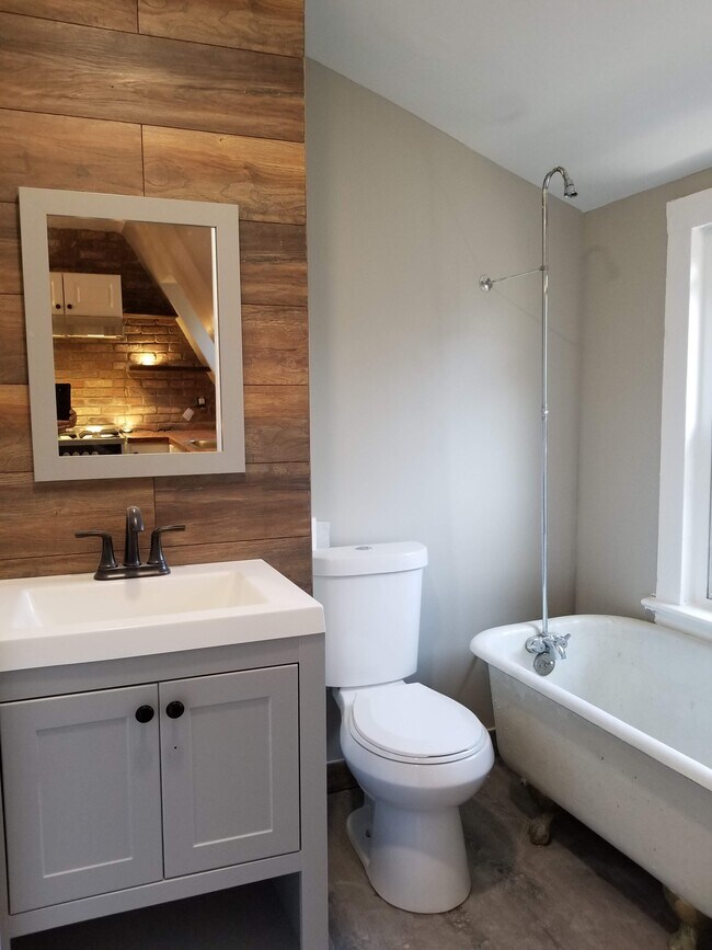 Building Photo - 40 Olive St