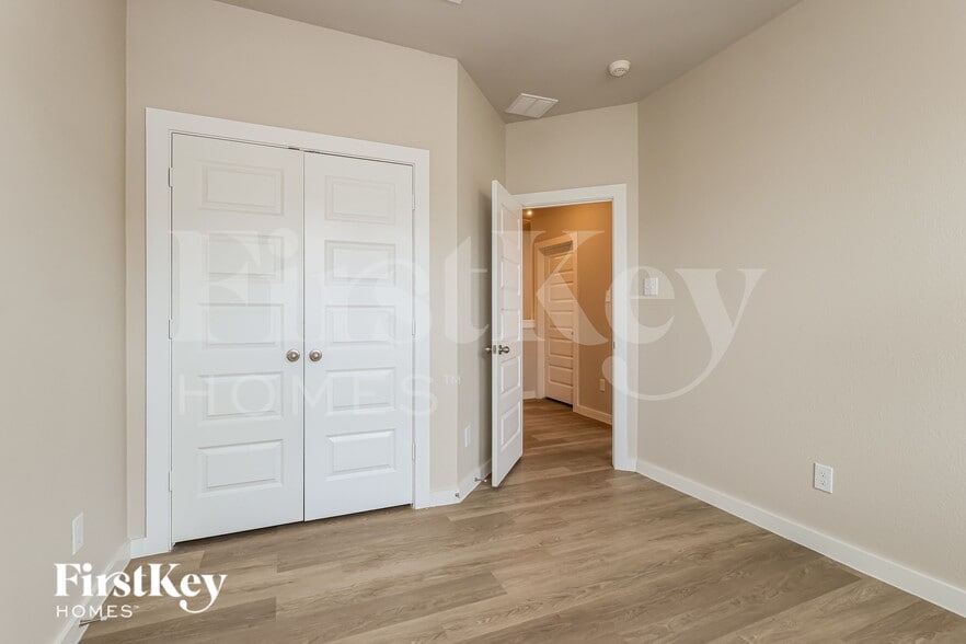 Building Photo - 18342 W Centro Cir