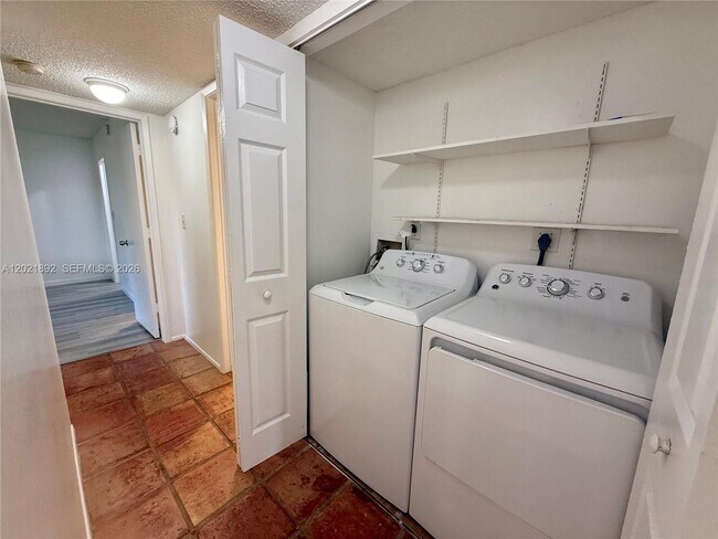 Building Photo - 110 Gardens Dr