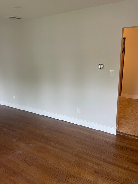 Building Photo - 622 Clawson St