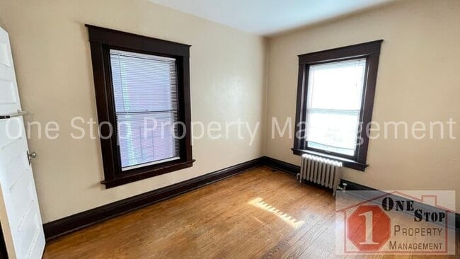 Building Photo - Gorgeous and Unique 2 Bedroom, 1 Bathroom ...