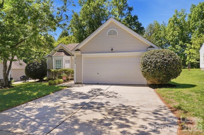 Building Photo - 9740 Veronica Dr