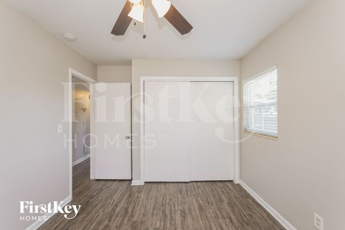 Building Photo - 4931 Cresthill Dr