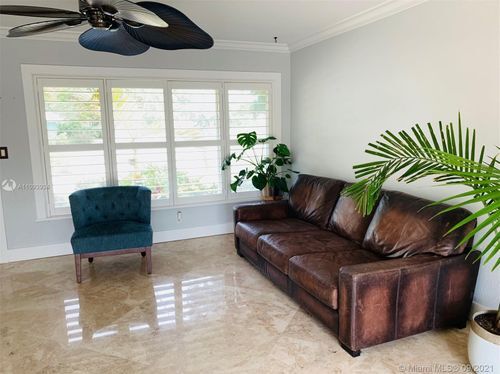 Building Photo - 901 NE 25th Ave