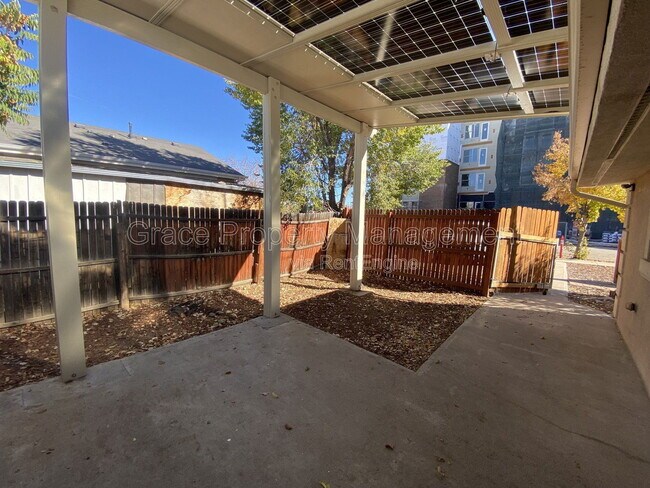 Building Photo - 2125 S Acoma St