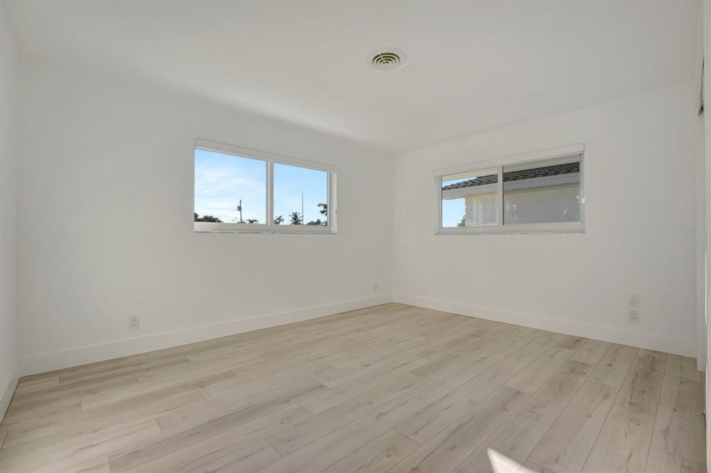 Building Photo - 1478 NE 57th Ct