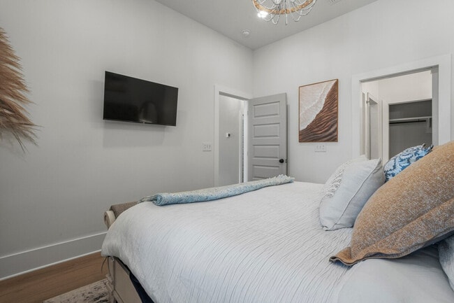 Building Photo - 1472 Georgia Pl