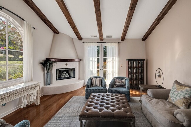 Building Photo - 1809 Palos Verdes Dr W