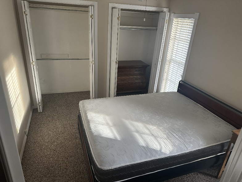 Building Photo - 3205 W De Leon St