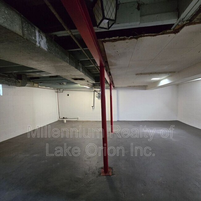 Building Photo - 614 E Tennyson Ave