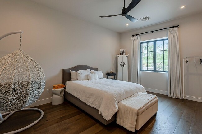 Building Photo - Luxury Home ready for January Move-in