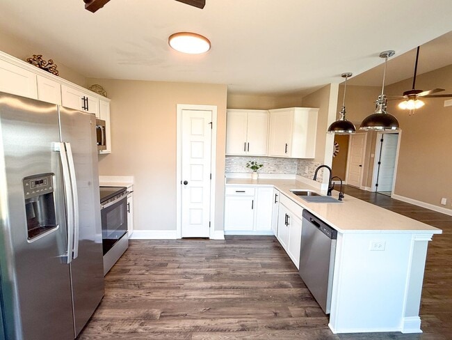 Building Photo - 3 Bedroom 2 Bathroom Home!