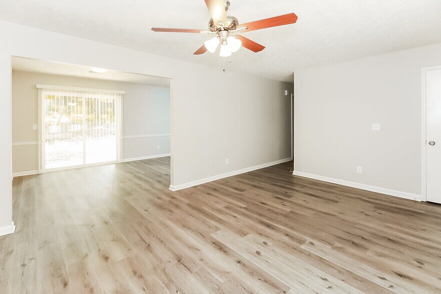 Building Photo - 300 N Meade Dr
