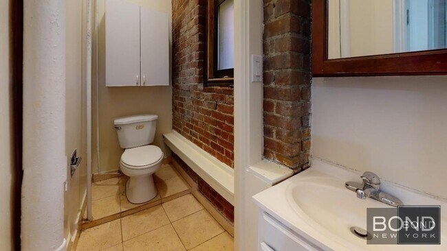 Building Photo - 312 E 91st St