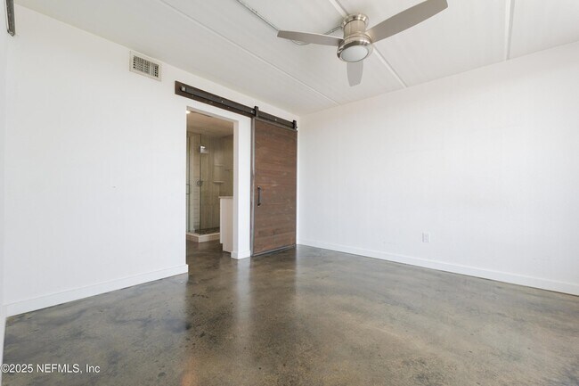 Building Photo - 275 1st St S