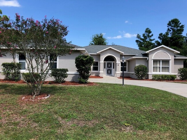 Building Photo - Large 3 Bedroom/2 Bathroom Single Family Home