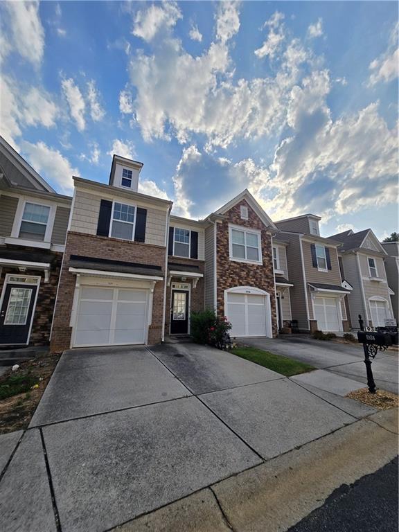 Building Photo - 1934 Dilcrest Dr