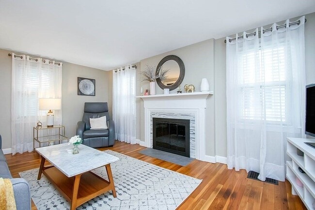 Building Photo - 250 Edendale St