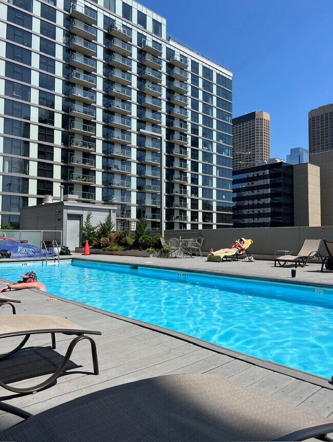 Building Photo - 659 W Randolph St