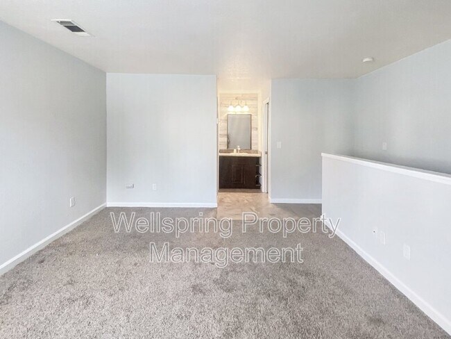 Building Photo - 1529 Pyrenees Ave