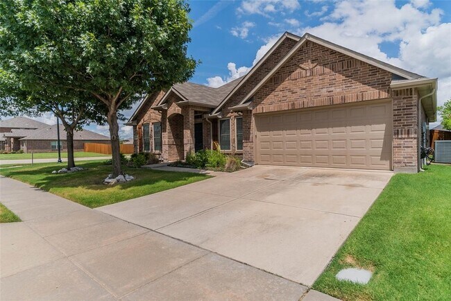 Building Photo - 1001 English Ivy Dr