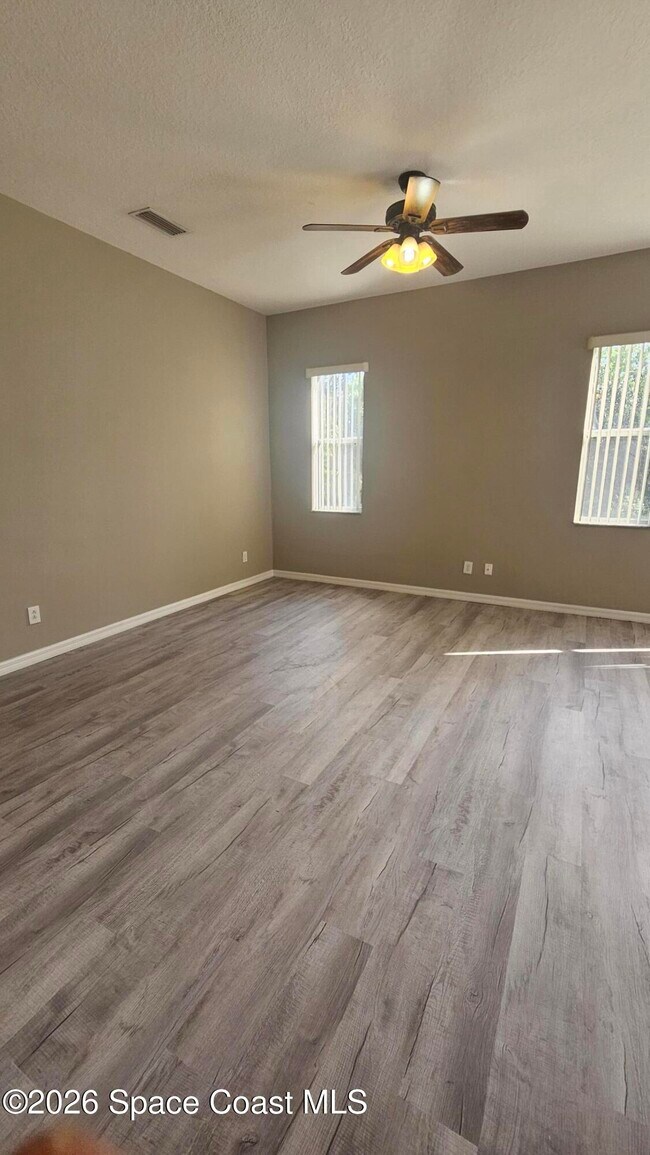 Building Photo - 1024 Westport St SE