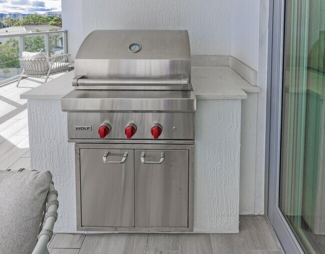 Building Photo - 485 E Royal Palm Rd