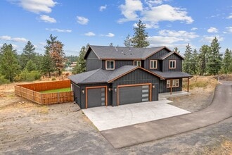 Building Photo - Gorgeous Grandview 5 Bedroom 3 Bath Luxury...