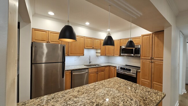 Building Photo - 3107 Colonial Way