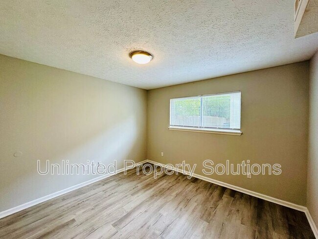 Building Photo - 211 Sunn Aire Ct