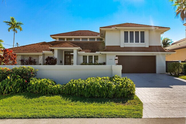 Building Photo - 3050 NE 43rd St