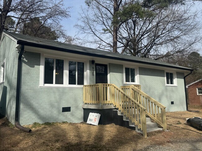 Building Photo - Totally remodeled inside and out.  Two bedroom all brick.