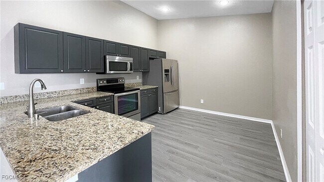 Building Photo - 2602 Sunniland Blvd