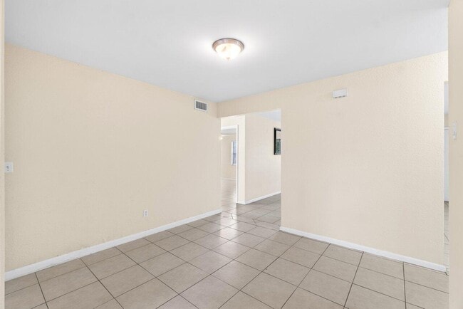 Building Photo - 3639 Harlowe Ave